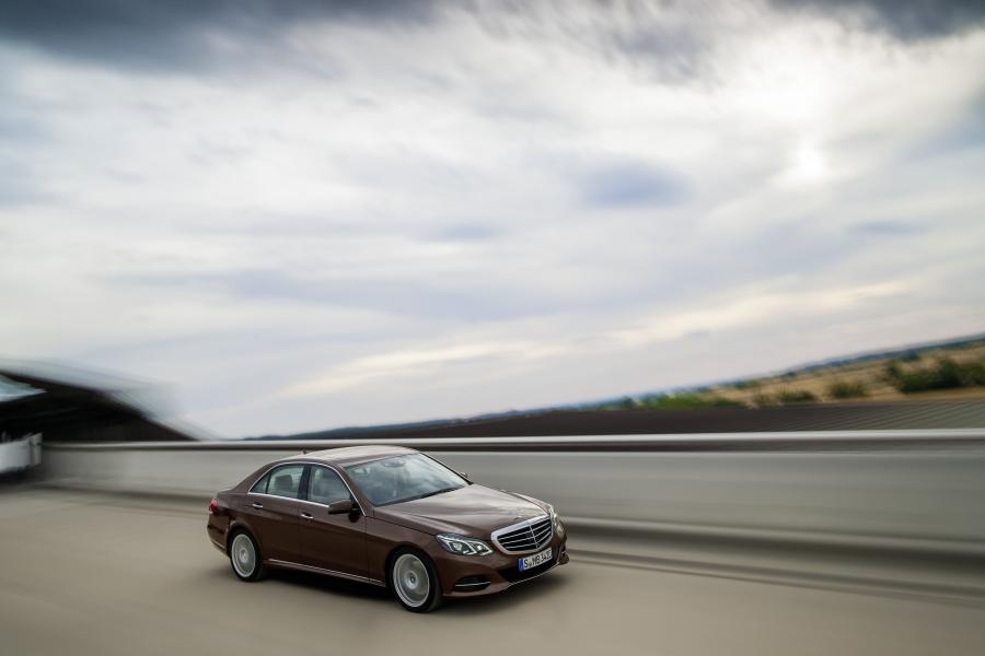  Mercedes-Benz E300 BlueTEC Hybrid 2013 года  (фото 28 из 30)